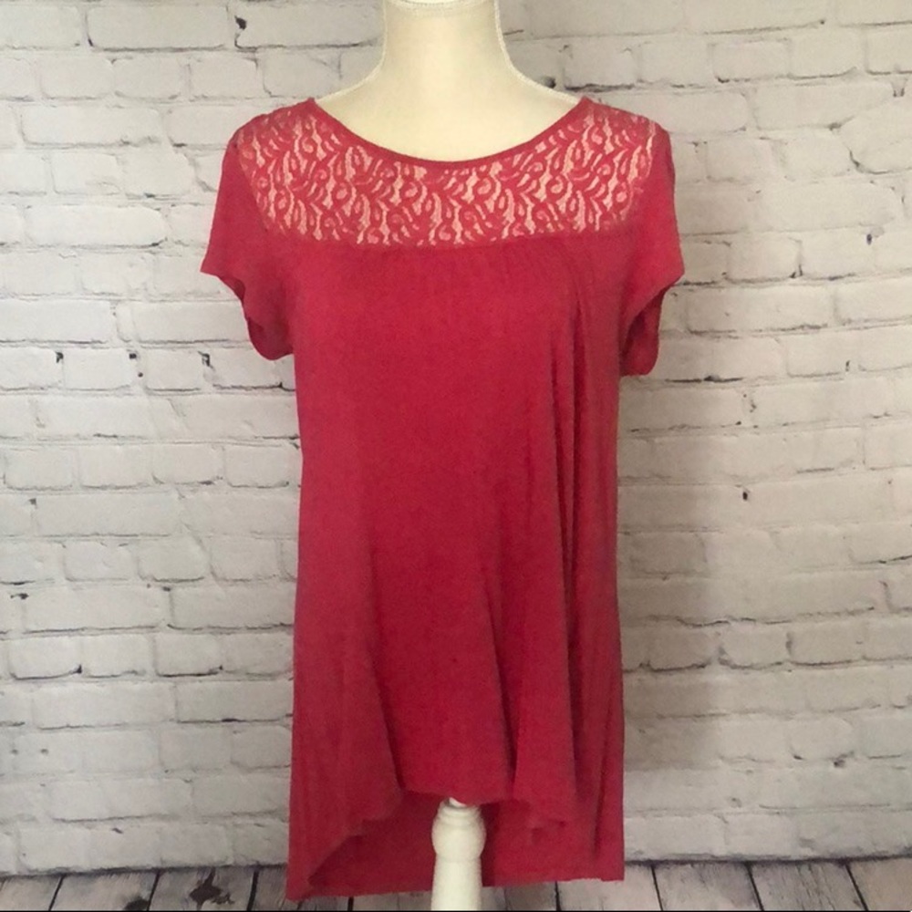 🤩Cupio Fushia Top with Lace Detail🤩
